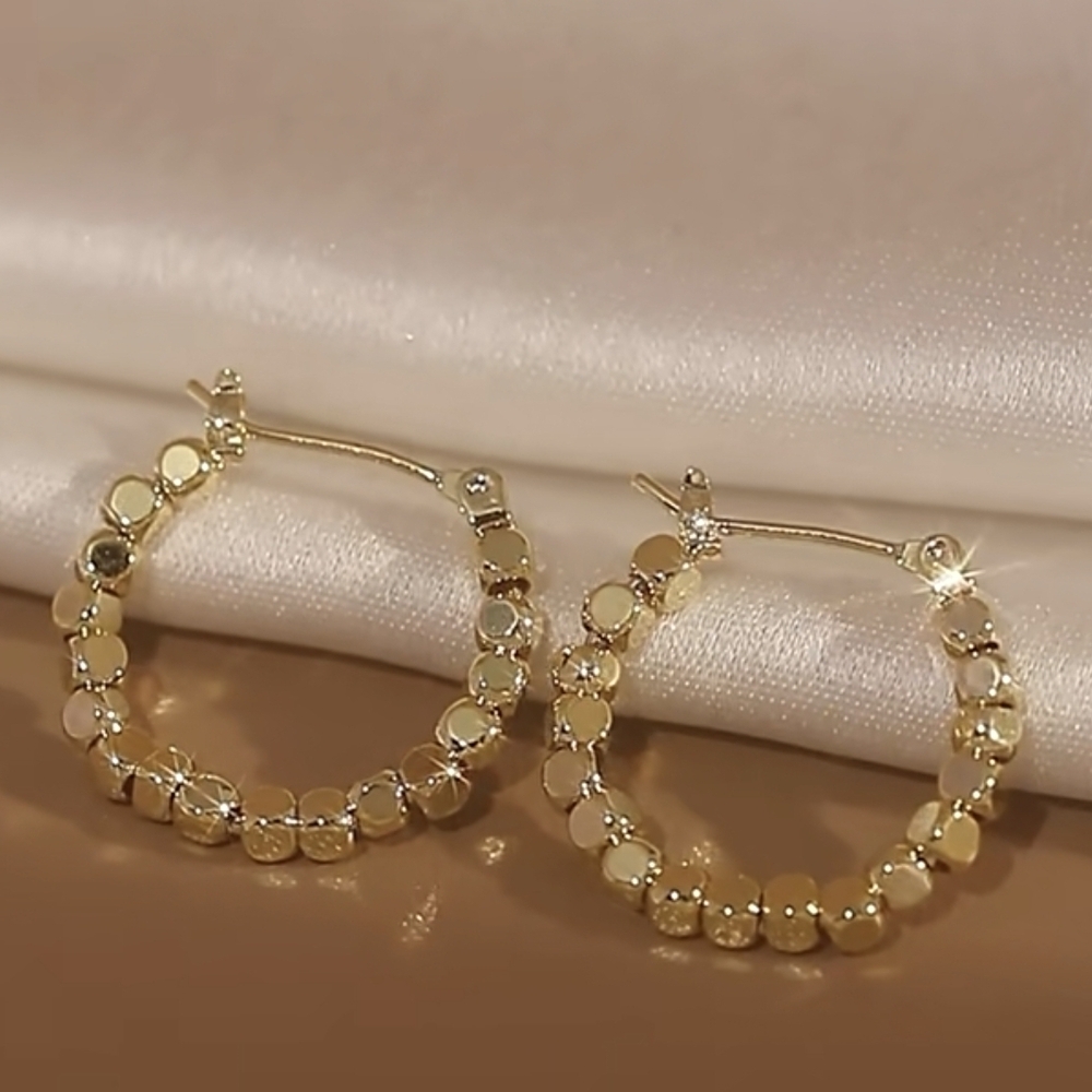 Elegant Gold Hoop Earrings